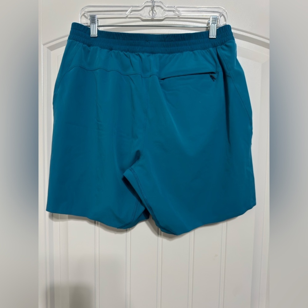 Lululemon Channel Cross Short 7" in
Cypress - Picture 2 of 7